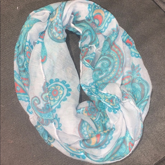 Patterned scarf - Picture 1 of 3